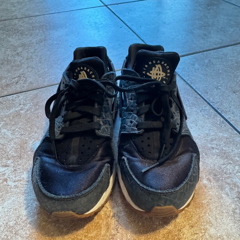Nike Black Athletic Shoes